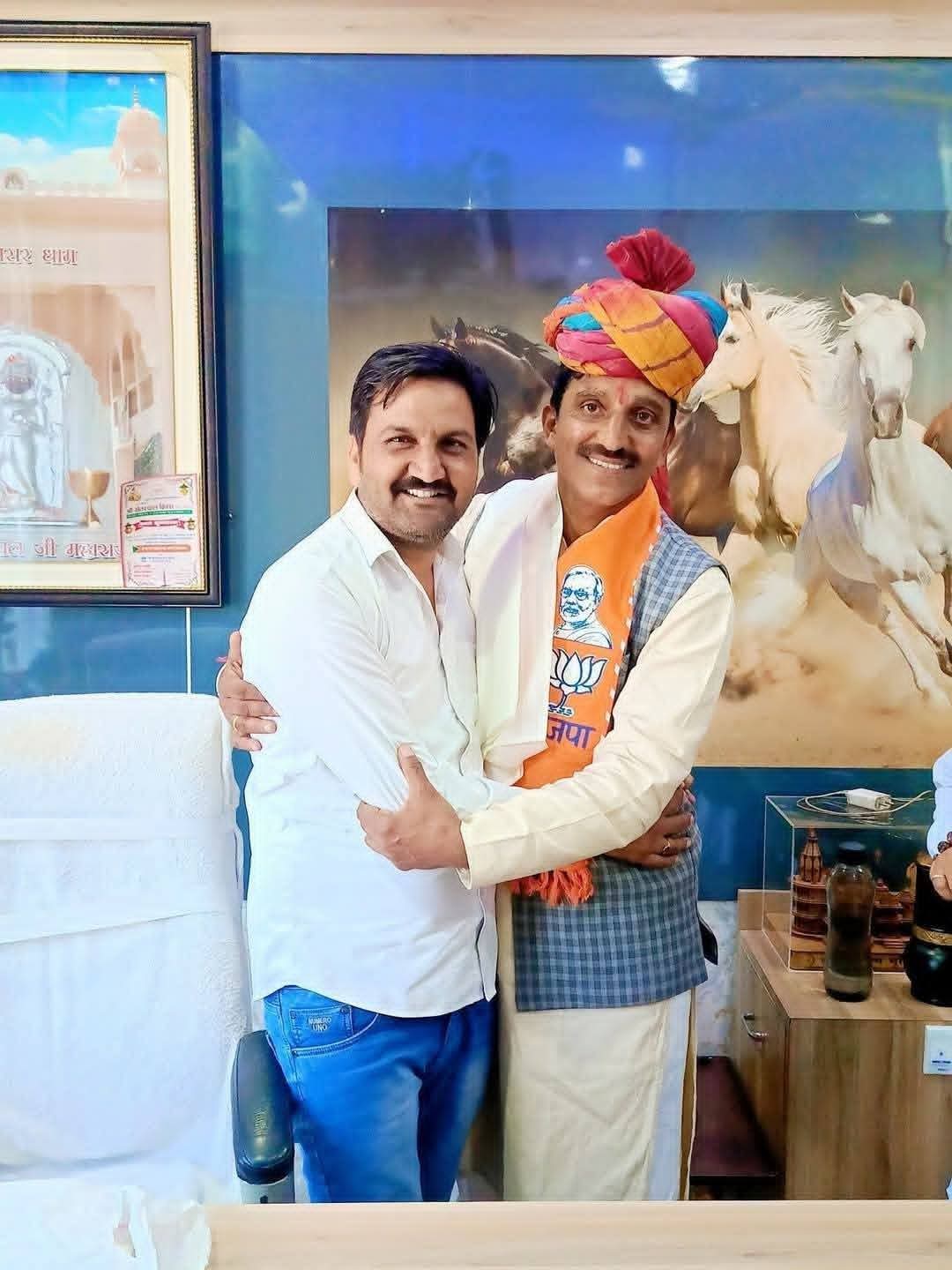 थालड़का भाजपा युवा मोर्चा अध्यक्ष सुशील जोशी ने जिला अध्यक्ष प्रमोद डेलू को जन्मदिन पर दी शुभकामनाएं, दीर्घायु एवं सफल जीवन की कामना