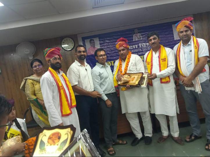 भामाशाह सुरेश सहारण का जिला स्तर पर सम्मान, शिक्षा और समाजसेवा में उत्कृष्ट योगदान के लिए कलेक्टर डॉ. खुशाल यादव व भाजपा जिलाध्यक्ष प्रमोद डेलू ने किया सम्मानित