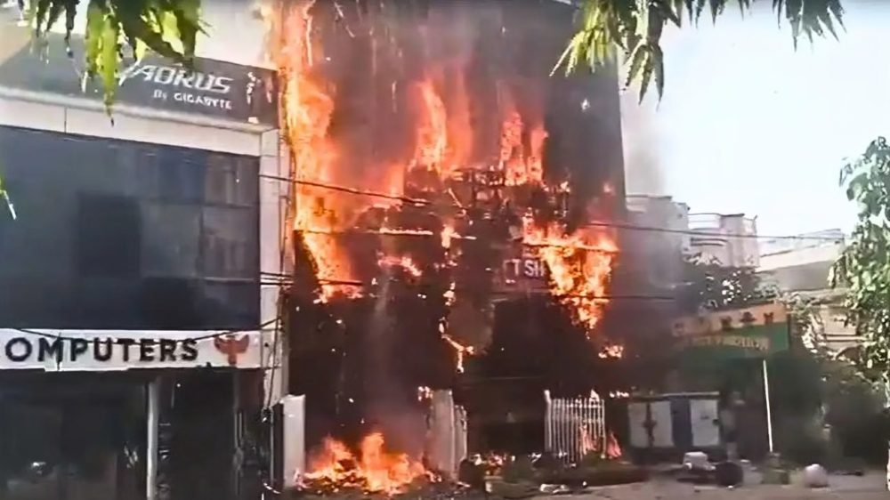 लखनऊ के कोचिंग सेंटर में भीषण अग्निकांड, 13 लोगों की मौत; CM योगी ने रद्द किया दौरा, उच्चस्तरीय जांच के आदेश