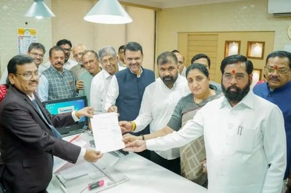 महाराष्ट्र की राजनीति में बड़ा उलटफेर! आदित्य ठाकरे के करीबी सचिन अहीर शिंदे गुट में शामिल, विधान परिषद उपसभापति पद के उम्मीदवार बने