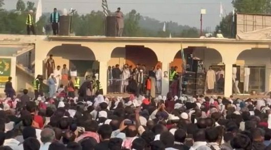 PoK में पाकिस्तान के खिलाफ बगावत तेज! हजारों प्रदर्शनकारियों ने कहा- ‘हम पाकिस्तान का हिस्सा नहीं’, भारत से मदद लेने की चेतावनी