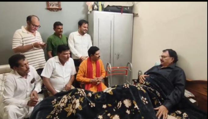जयपुर विधायक डॉ. गोपाल शर्मा ने रोहित शर्मा के निवास पहुंचकर उनके पिता के स्वास्थ्य की ली जानकारी, शीघ्र स्वस्थ होने की कामना की