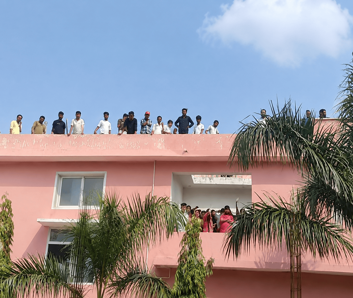 दतिया उपचुनाव: बीजेपी उम्मीदवार बदलने पर बवाल, नरोत्तम मिश्रा समर्थकों का प्रदर्शन, NH-44 पर 12 घंटे जाम