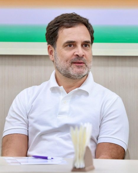 राहुल गांधी की नई रणनीति! कांग्रेस के पुराने नेताओं से ज्यादा ‘बाहरी चेहरों’ पर भरोसा क्यों कर रहे हैं राहुल? यूपी में राजेंद्र पाल गौतम की नियुक्ति से तेज हुई सियासी चर्चा