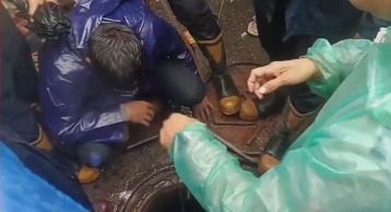 मुंबई में बारिश बनी जानलेवा, खुले मैनहोल में गिरने से 55 वर्षीय व्यक्ति की मौत; ठेकेदार पर होगा गैर-इरादतन हत्या का केस