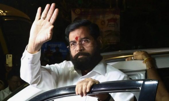 अस्पताल से भी ड्यूटी पर डिप्टी CM एकनाथ शिंदे, भारी बारिश के बीच अधिकारियों को दिए राहत कार्य तेज करने के निर्देश