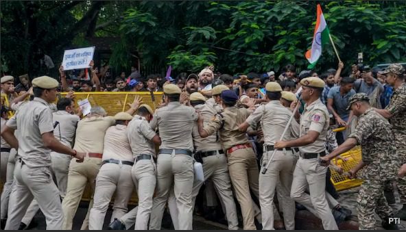 दिल्ली: संसद भवन के पास पहुंचे CJP के प्रदर्शनकारी, पुलिस ने छोड़े आंसू गैस के गोले, सुरक्षा व्यवस्था कड़ी