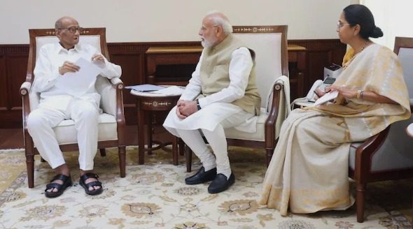 शरद पवार और सुप्रिया सुले ने की प्रधानमंत्री मोदी से मुलाकात, एनडीए में समर्थन की चर्चाओं के बीच सियासी हलचल तेज