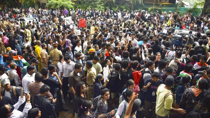 जंतर-मंतर प्रदर्शन: छात्रों पर दर्ज FIR अब तक वापस नहीं, दिल्ली पुलिस को सरकार के आदेश का इंतजार