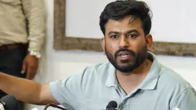 कॉकरोच जनता पार्टी चुनाव नहीं लड़ेगी? संस्थापक अभिजीत दीपके ने साफ किया रुख, बोले- ‘सामाजिक आंदोलन ही रहेगा’