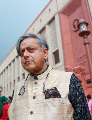 FCRA संशोधन विधेयक पर शशि थरूर का हमला, बोले- ‘इस कानून से आम भारतीयों को होगा नुकसान’
