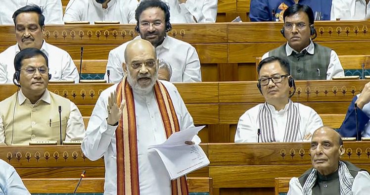 अमित शाह के बयान के बिना लोकसभा की कार्यवाही स्थगित, विपक्ष के हंगामे से आखिरी दिन भी गूंजा सदन