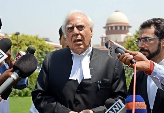 शिवसेना पार्टी और चुनाव चिन्ह पर सुप्रीम कोर्ट में सुनवाई, एकनाथ शिंदे की मुश्किलें बढ़ीं? कपिल सिब्बल ने उठाए बड़े सवाल