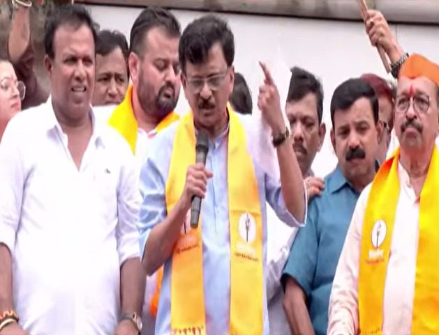 ‘तुम्हारे पीछे रेडा लगाएंगे’, गिरीश महाजन पर संजय राउत का तीखा हमला; भ्रष्टाचार के आरोपों को लेकर सरकार पर निशाना