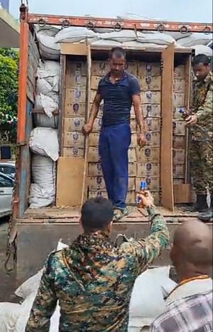 जहानाबाद में करीब 50 लाख रुपये की अवैध अंग्रेजी शराब से भरा ट्रक जब्त, दो आरोपी गिरफ्तार